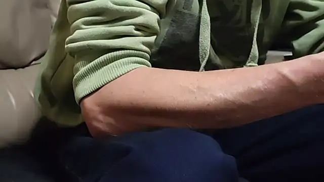 Snapshot of brenzs chatting on 11/08/25, 05:56 brenzs online show from 11/08/25, 05:56