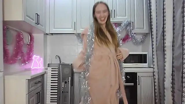 leslie my lovee online show from 12/24/24, 09:55