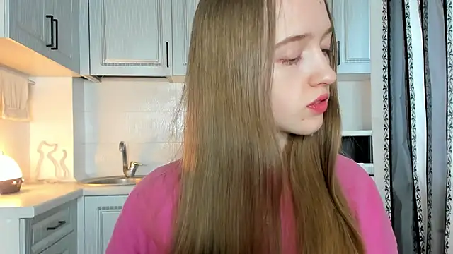 leslie my lovee online show from 11/07/25, 10:15