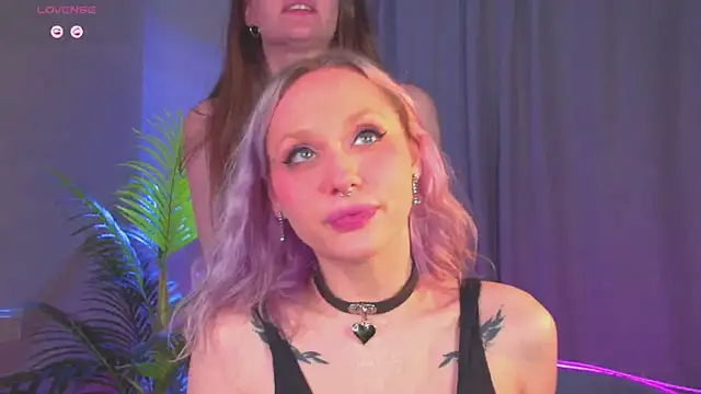 Snapshot of Kinky_Girls chatting on 12/25/24, 10:37 Kinky Girls online show from 12/25/24, 10:37