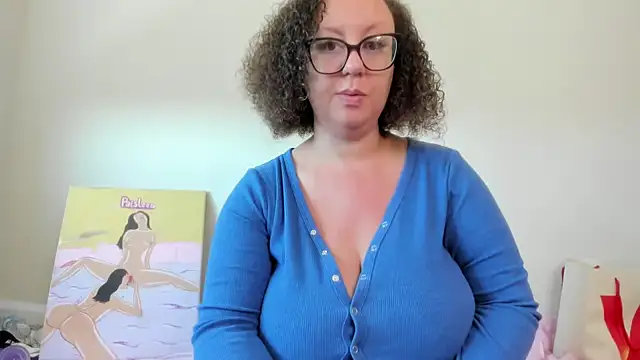 Snapshot of Paisleehaze chatting on 09/28/25, 04:01 Paisleehaze online show from 09/28/25, 04:01