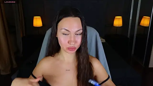 GIGI BENNET online show from 12/02/24, 06:43