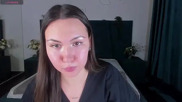 GIGI BENNET online show from 12/11/24, 06:52