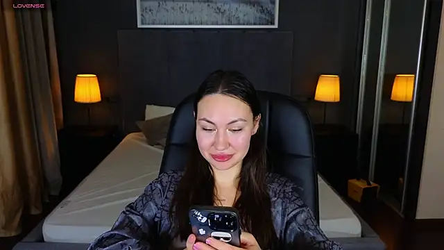GIGI BENNET online show from 12/15/24, 09:03