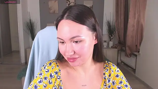 GIGI BENNET online show from 12/15/24, 08:36