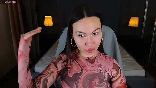 GIGI BENNET online show from 12/19/24, 05:18