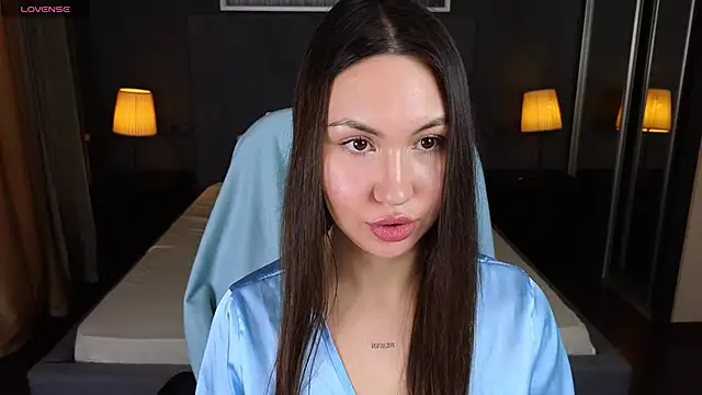 GIGI BENNET online show from 02/17/25, 08:30