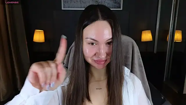 GIGI BENNET online show from 02/18/25, 05:42