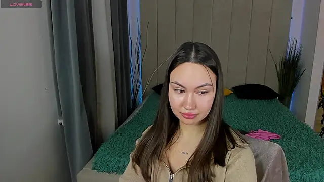 GIGI BENNET online show from 02/28/25, 06:31