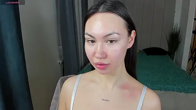 GIGI BENNET online show from 03/01/25, 05:42