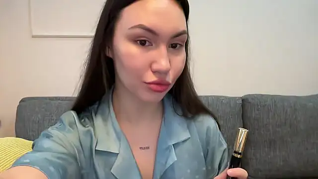 GIGI BENNET online show from 03/04/25, 08:02