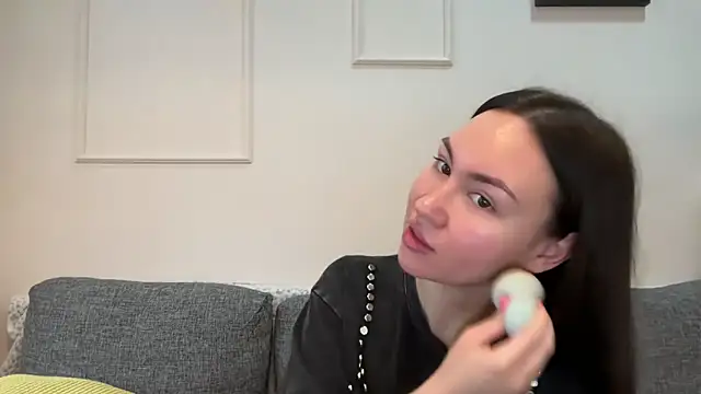 GIGI BENNET online show from 03/08/25, 05:07