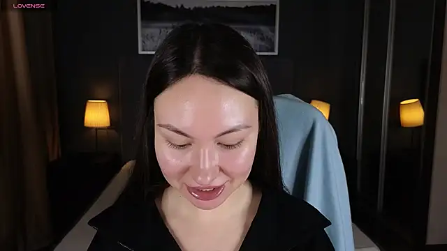 GIGI BENNET online show from 03/11/25, 05:16