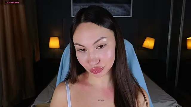 GIGI BENNET online show from 03/11/25, 08:52