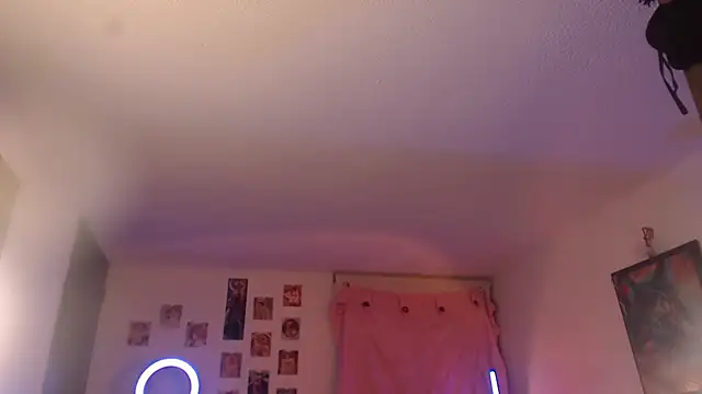 Snapshot of AllyDonfort chatting on 03/19/26, 02:59 AllyDonfort online show from 03/19/26, 02:59