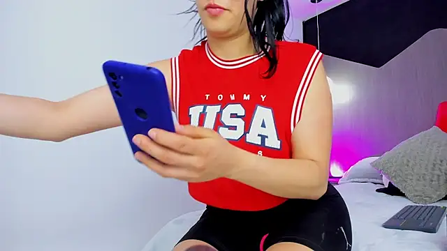 Snapshot of kate_evans1 chatting on 10/23/25, 07:18 kate evans1 online show from 10/23/25, 07:18