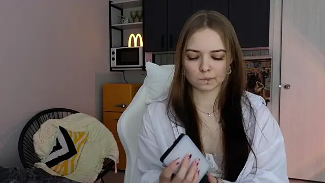 Snapshot of doll_lol_ chatting on 11/27/25, 05:59 doll lol online show from 11/27/25, 05:59