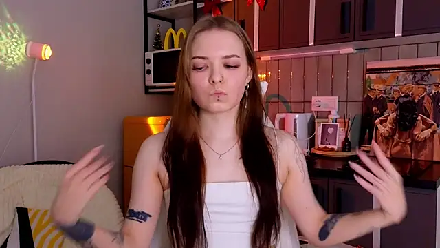 Snapshot of doll_lol_ chatting on 12/15/25, 08:24 doll lol online show from 12/15/25, 08:24