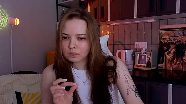 Snapshot of doll_lol_ chatting on 12/18/25, 06:03 doll lol online show from 12/18/25, 06:03