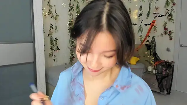 AgnieszkaBanana online show from 10/31/25, 10:16