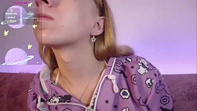 Miiaa doll online show from 10/01/25, 11:27