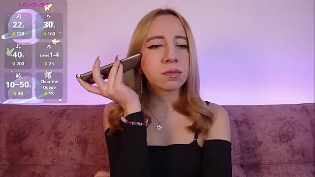 Miiaa doll online show from 11/25/25, 02:44