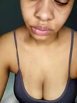 Snapshot of Su_Duarte_1 chatting on 02/06/25, 12:43 Su Duarte 1 online show from 02/06/25, 12:43