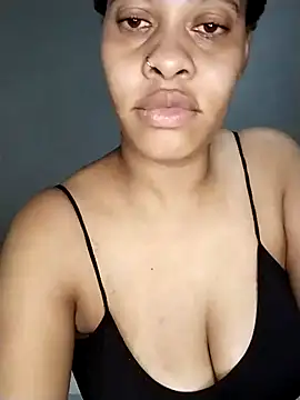 Snapshot of Su_Duarte_1 chatting on 02/18/25, 12:37 Su Duarte 1 online show from 02/18/25, 12:37