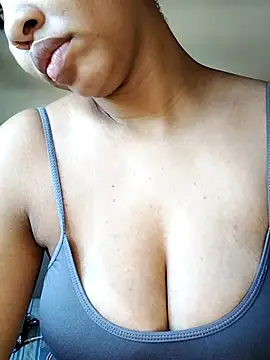Snapshot of Su_Duarte_1 chatting on 03/05/25, 05:50 Su Duarte 1 online show from 03/05/25, 05:50
