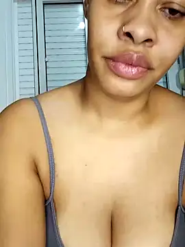 Snapshot of Su_Duarte_1 chatting on 03/21/25, 02:18 Su Duarte 1 online show from 03/21/25, 02:18
