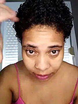 Snapshot of Su_Duarte_1 chatting on 03/22/25, 07:31 Su Duarte 1 online show from 03/22/25, 07:31