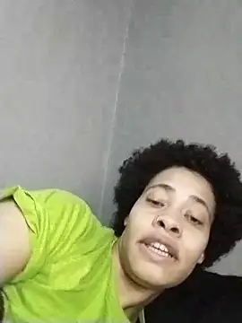 Snapshot of Su_Duarte_1 chatting on 11/12/25, 02:23 Su Duarte 1 online show from 11/12/25, 02:23