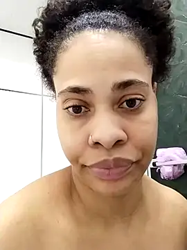 Snapshot of Su_Duarte_1 chatting on 11/19/25, 01:27 Su Duarte 1 online show from 11/19/25, 01:27