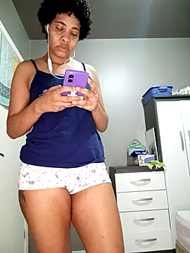 Snapshot of Su_Duarte_1 chatting on 11/22/25, 10:09 Su Duarte 1 online show from 11/22/25, 10:09