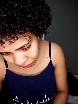 Snapshot of Su_Duarte_1 chatting on 11/23/25, 09:25 Su Duarte 1 online show from 11/23/25, 09:25