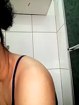 Snapshot of Su_Duarte_1 chatting on 11/27/25, 09:28 Su Duarte 1 online show from 11/27/25, 09:28