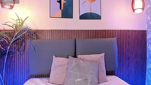 NicolleeEvanss online show from 09/19/25, 12:06