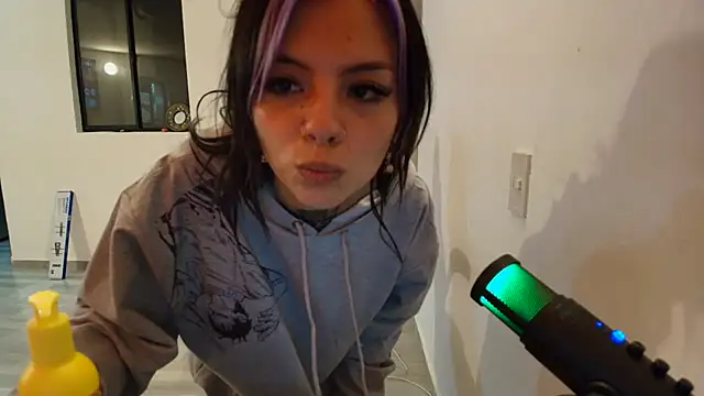 Snapshot of Alicia_Ortiiz chatting on 01/31/25, 01:54 Alicia Ortiiz online show from 01/31/25, 01:54