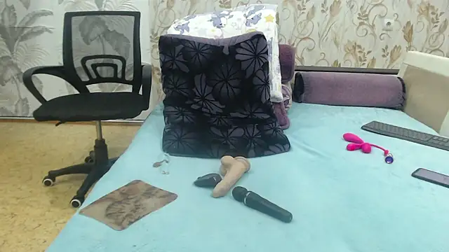 CamDiva113 online show from 12/10/24, 06:28