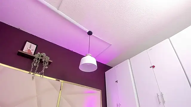 Snapshot of April_bowie chatting on 10/03/25, 12:24 April bowie online show from 10/03/25, 12:24