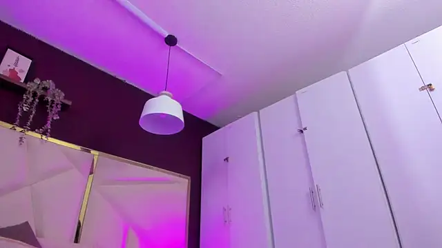 Snapshot of April_bowie chatting on 10/18/25, 11:11 April bowie online show from 10/18/25, 11:11