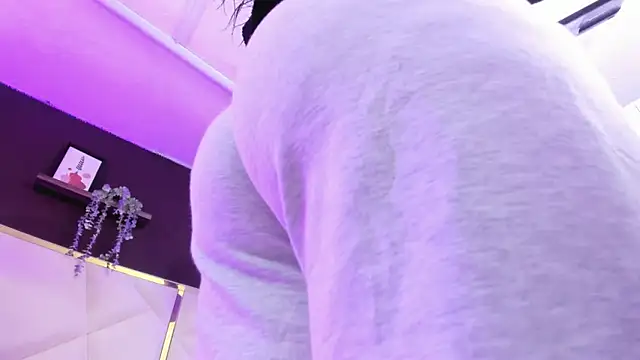 Snapshot of April_bowie chatting on 10/23/25, 11:20 April bowie online show from 10/23/25, 11:20