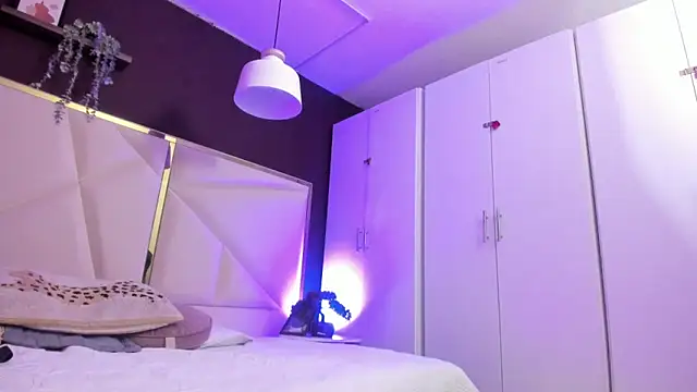 Snapshot of April_bowie chatting on 10/28/25, 11:14 April bowie online show from 10/28/25, 11:14