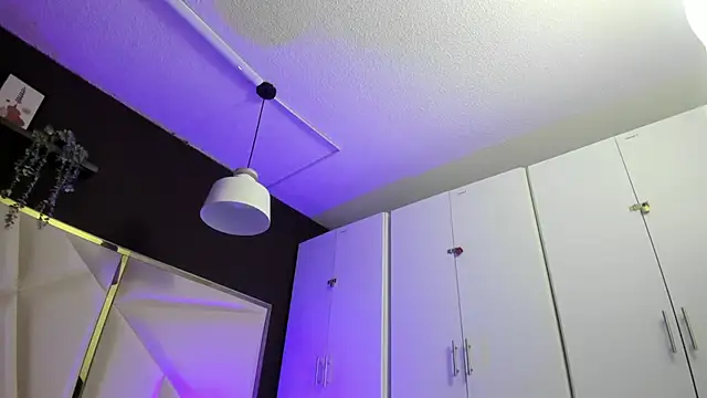 Snapshot of April_bowie chatting on 10/29/25, 11:01 April bowie online show from 10/29/25, 11:01