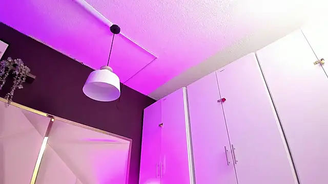 April bowie online show from 11/13/25, 11:20