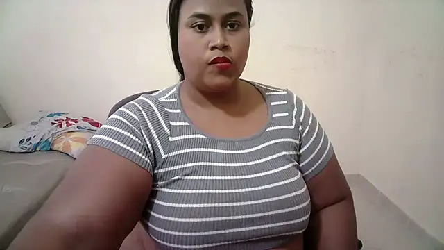Snapshot of abril_sexy04 chatting on 01/18/26, 03:27 abril sexy04 online show from 01/18/26, 03:27