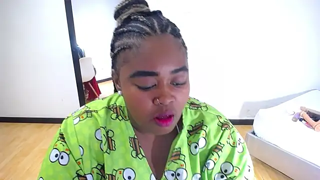 Snapshot of exotic_karmella chatting on 09/18/25, 08:44 exotic karmella online show from 09/18/25, 08:44