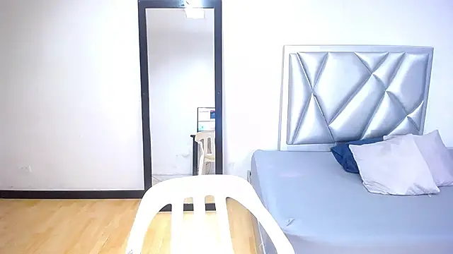 Snapshot of exotic_karmella chatting on 10/14/25, 08:31 exotic karmella online show from 10/14/25, 08:31