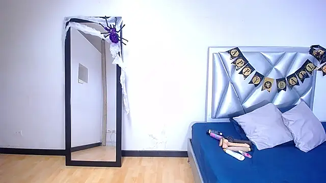 Snapshot of exotic_karmella chatting on 10/22/25, 01:39 exotic karmella online show from 10/22/25, 01:39