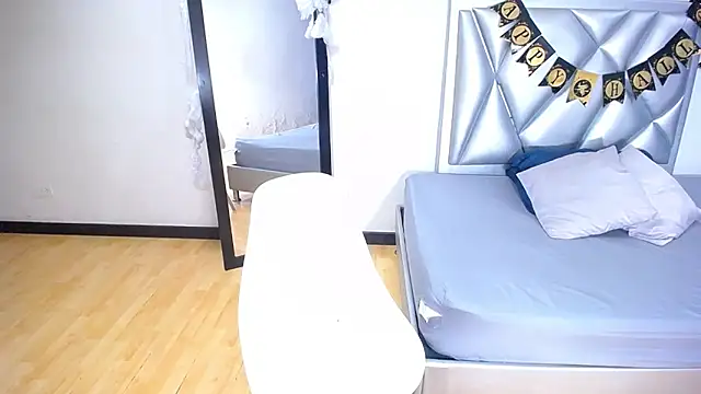 Snapshot of exotic_karmella chatting on 10/22/25, 08:41 exotic karmella online show from 10/22/25, 08:41